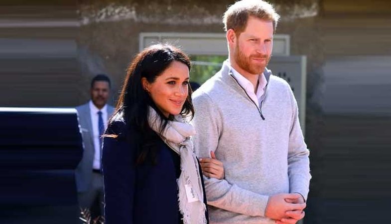 Harry dhe Meghan "kryqëzohen" në rrjet: "Mashtruan me