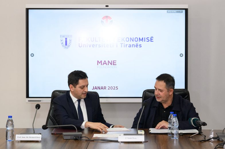 Fondacioni Mane shpërndan bursat për studentët më të