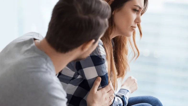 9 sjellje që tregojnë se ai s’ka ndër mend të martohet