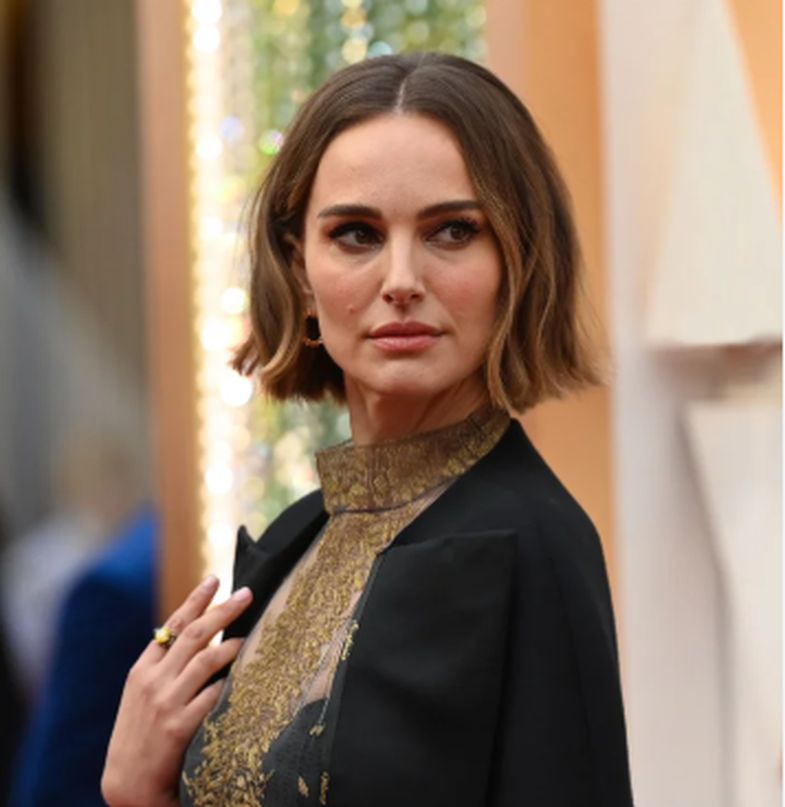 1 year after divorce, Natalie Portman starts a new romance with musician