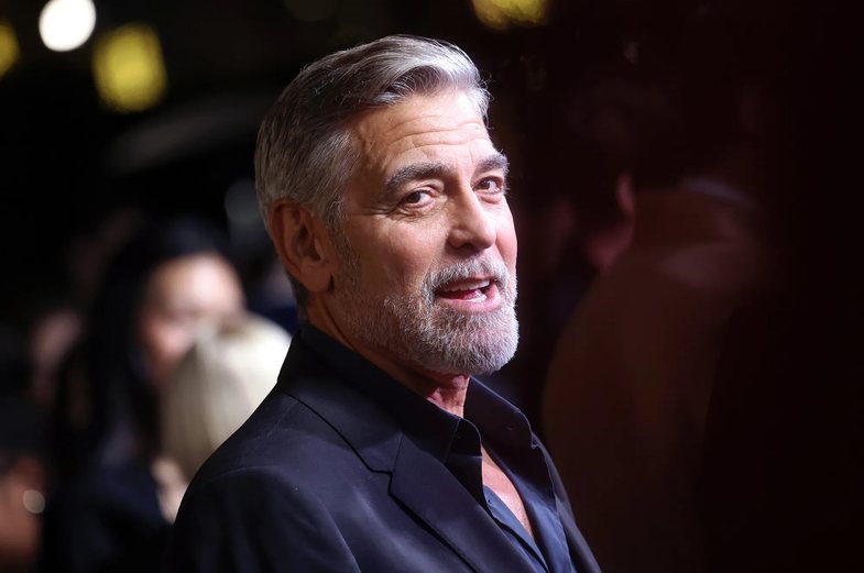 Khëm-Khëm: George Clooney lyen flokët dhe ne mezi e njohëm