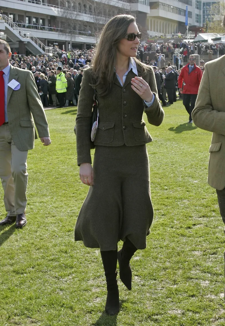 Kate Middleton wore the same jacket after 20 years and looks star-studded again