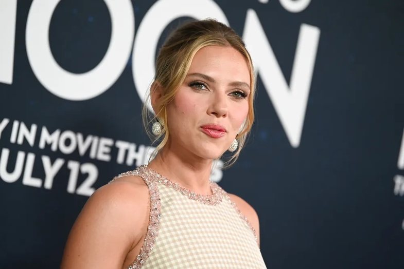 Scarlett Johansson shpjegon arsyen pse refuzon të bëjë foto me