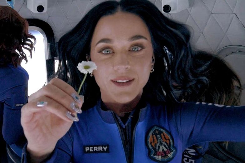 Udhëtimi në hapësirë: Katy Perry reagon pas kritikave