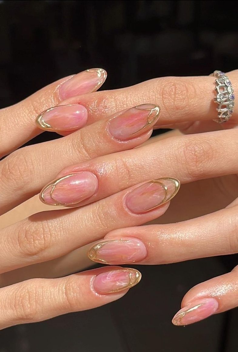 Hailey Bieber na prezantoi me thonjtë e preferuar të kësaj vere