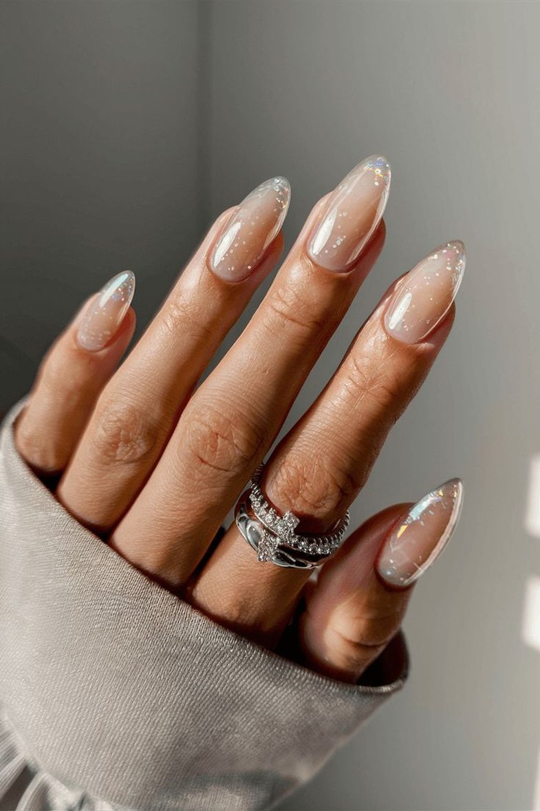 Hailey Bieber na prezantoi me thonjtë e preferuar të kësaj vere