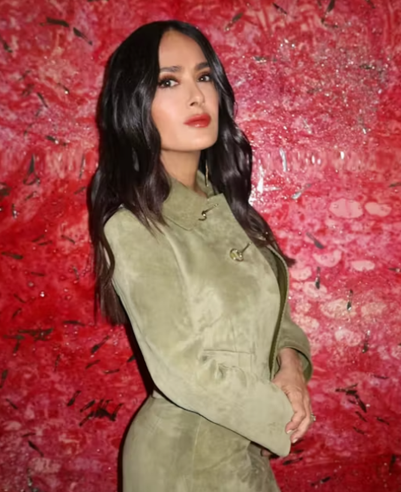 Salma Hayek: 58 years old, 0 procedures, shares her skin care secrets