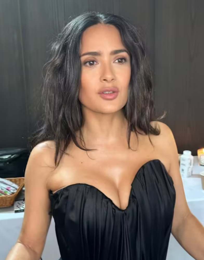 Salma Hayek: 58 years old, 0 procedures, shares her skin care secrets
