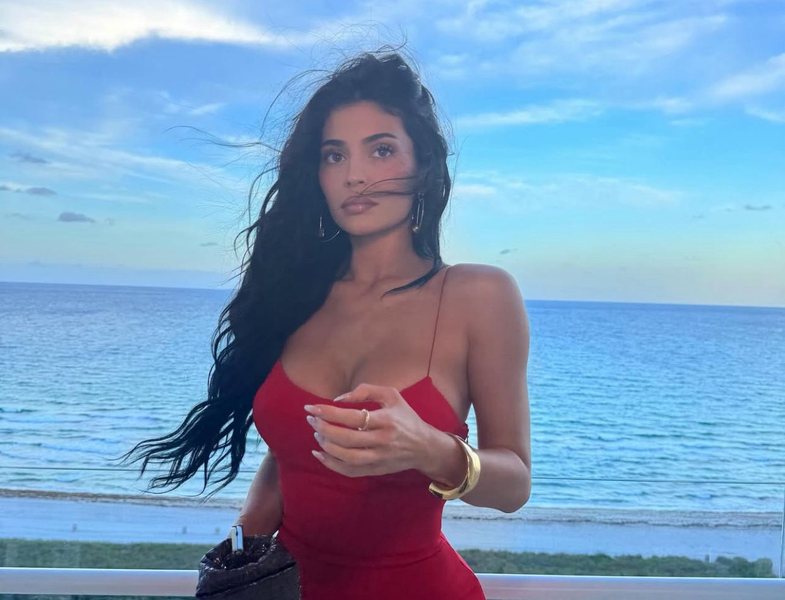 We predict that these heels worn by Kylie Jenner will make a *famous* impression