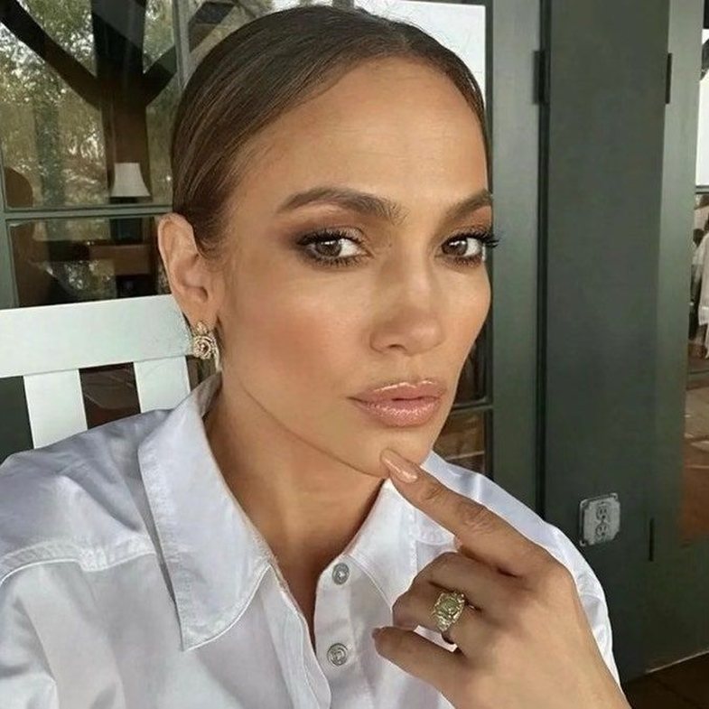 Jennifer Lopez përcaktoi trendin e ri të thonjve dhe ne e