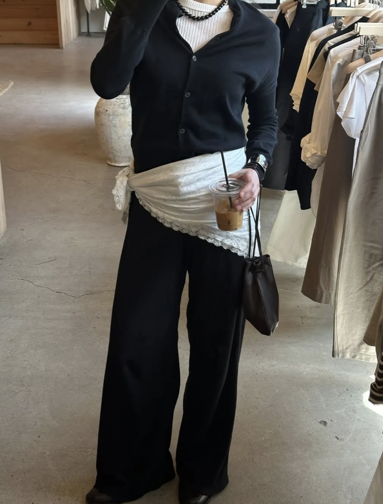 To be 1 step ahead: Here's how to combine a satin scarf to look more