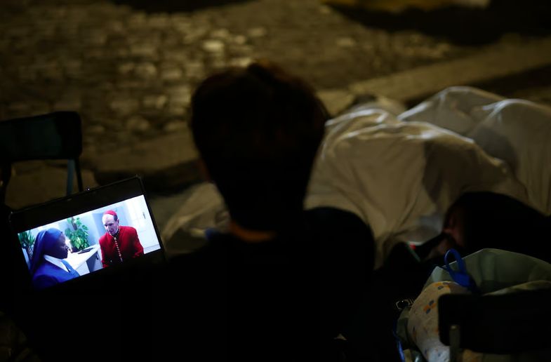 Kardinalët po shohin filmin “Conclave” për të kuptuar