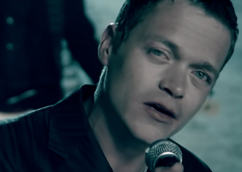 Këngëtari i ‘3 Doors Down’ njofton se është