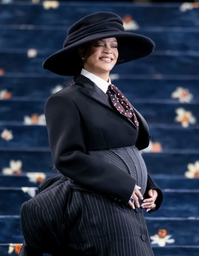 Më falni, Rihanna është shtatzënë me binjakë?
