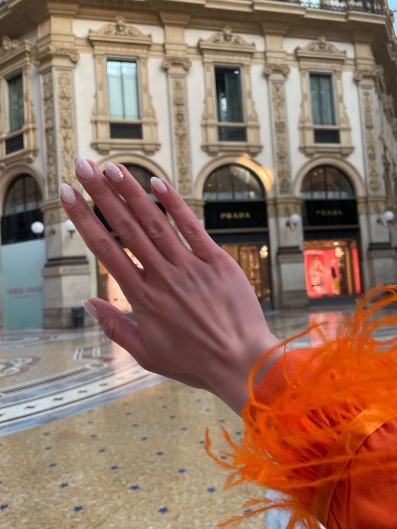 Italian Manicure: The Technique That Makes Even Short Nails Look Very Long
