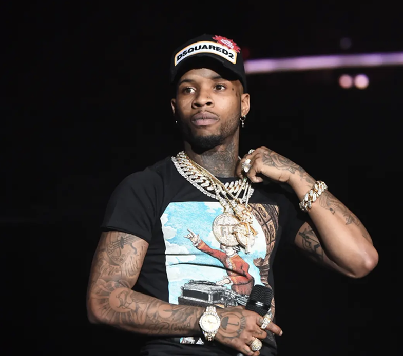 U dënua se qëlloi Megan Thee Stallion: Reperi goditet 14 herë