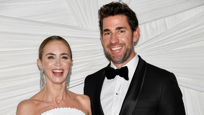 John Krasinski thotë se e pa filmin e Emily Blunt 70 herë para se