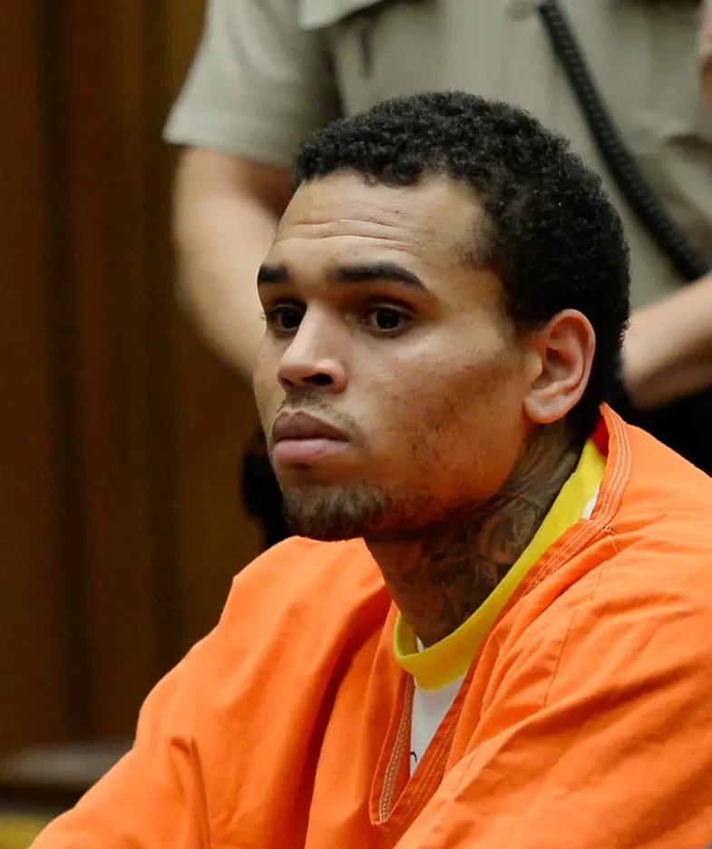 Chris Brown sërish në telashe me ligjin - Arrestohet për