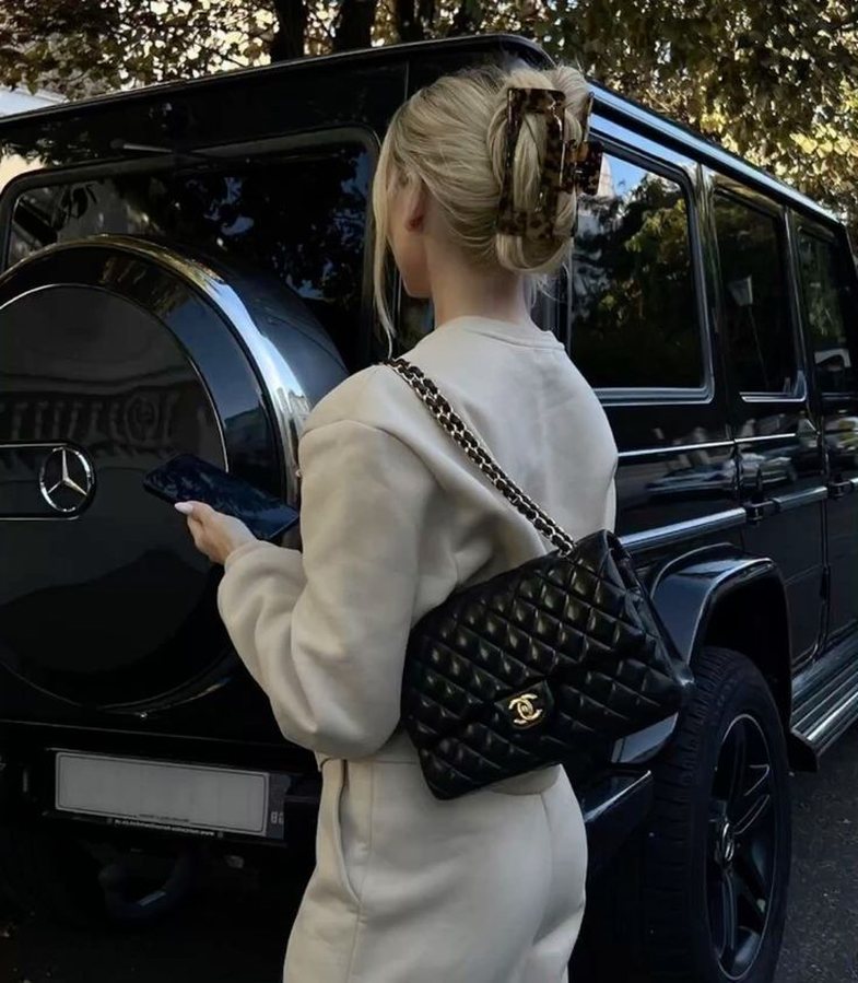Zodiac signs that can't resist luxury and spend their salary immediately