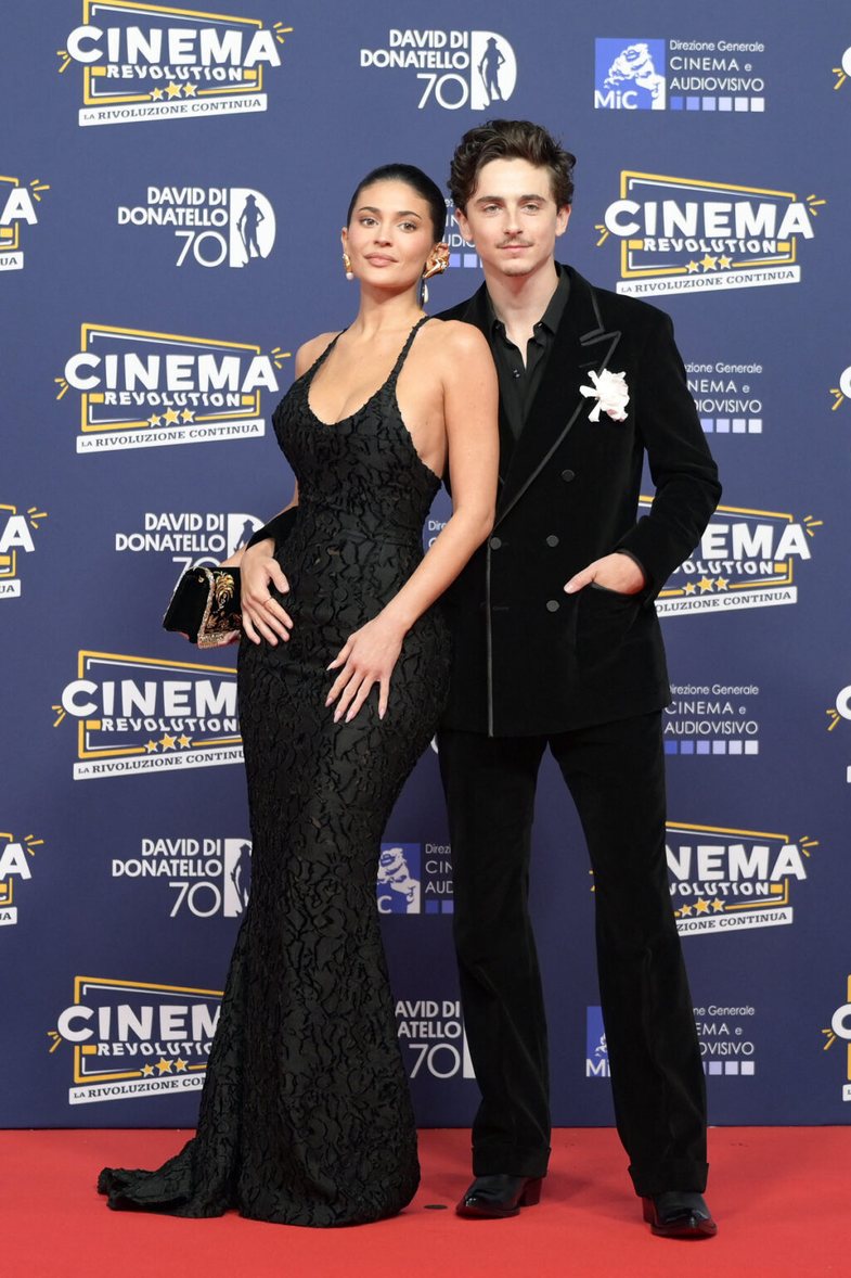 Ky detaj i bindi njerëzit se Kylie Jenner mund të jetë martuar!