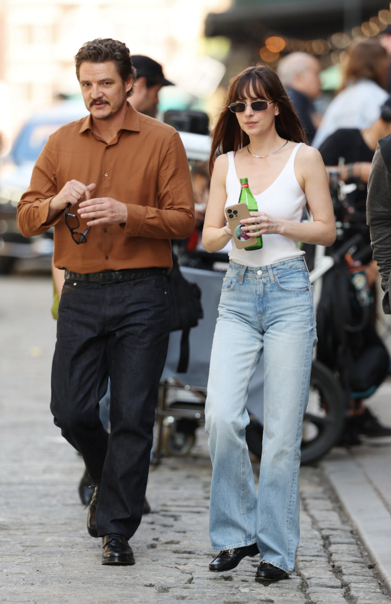 Pedro Pascal sugjeroi që Dakota Johnson të hapë OnlyFans dhe