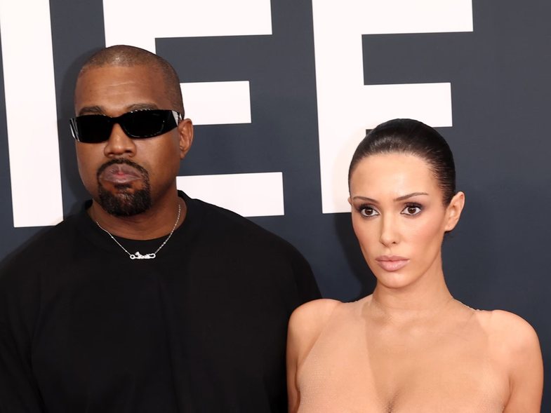 Kanye West dhe Bianca Censori shtrohen në një klinikë