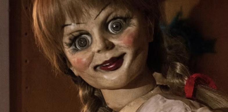 ‘Zhdukja’ e kukullës Annabelle shkakton panik: Si qëndron