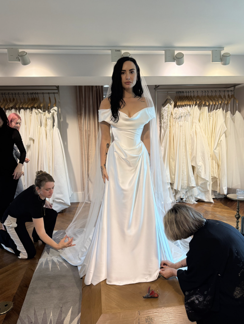 Demi Lovato got married and left us speechless with the dresses she chose! *.*