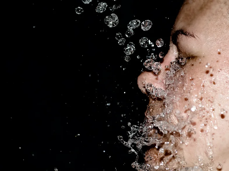 8 signs you're not drinking enough water (and how to fix it)
