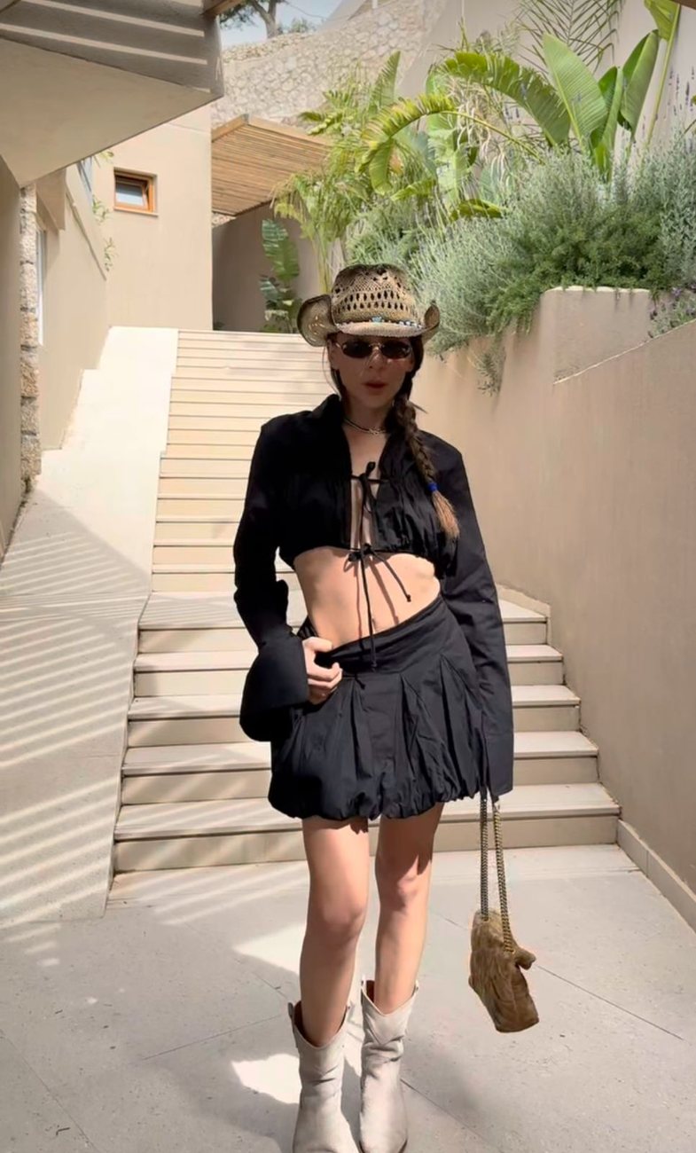 Do you think this combination doesn't work? These Albanian girls prove you
