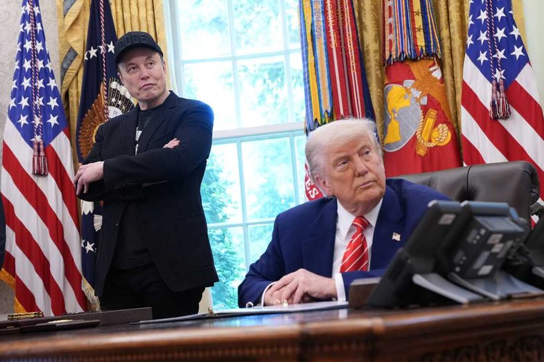 Elon Musk paraqitet në Shtëpinë e Bardhë me sy të