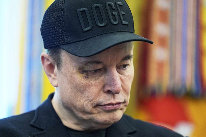 Elon Musk paraqitet në Shtëpinë e Bardhë me sy të