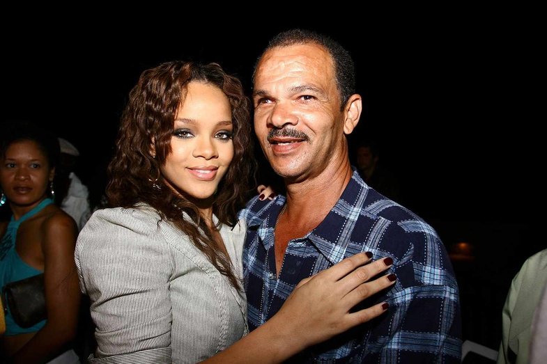 Rihanna humb të atin: Marrëdhënia e komplikuar mes tyre