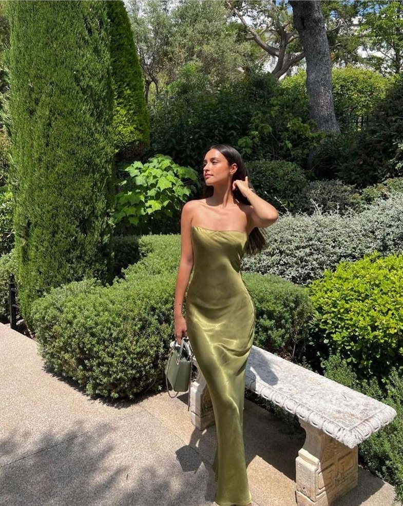 Amal Clooney veshi trendin e fustaneve që me siguri do ta shihni në