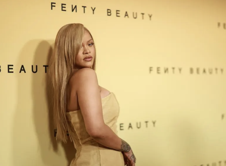 Rihanna arrin një super sukses në muzikë (mos u çudit, e