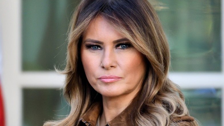 Fotot e Melania Trump pa grim ndajnë njerëzit në dy