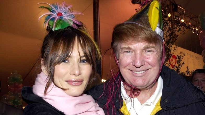 Fotot e Melania Trump pa grim ndajnë njerëzit në dy