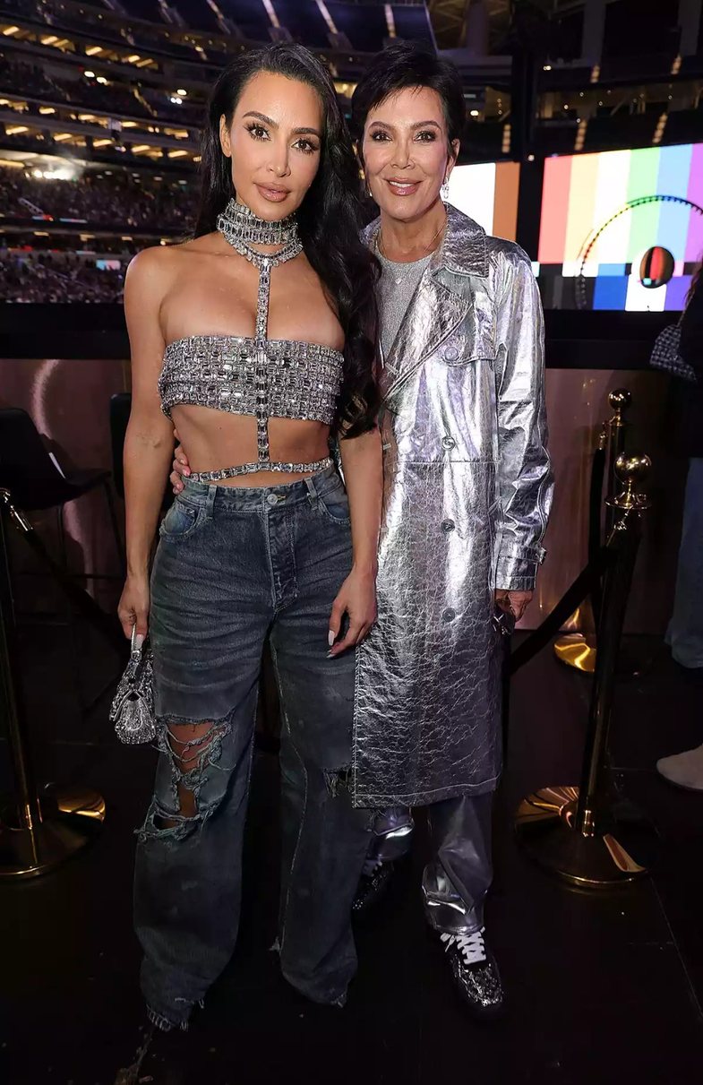 Transformimi i Kris Jenner: Kim Kardashian nuk e lë pa komentuar