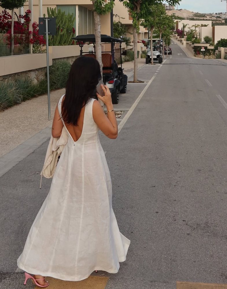 Idenë për fustanin e bardhë të verës mund t'ia