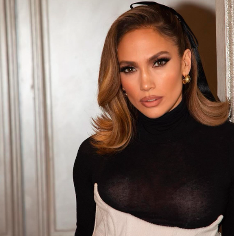 J.Lo ndryshon totalisht 'look': Shfaqet me flokë të zinj dhe