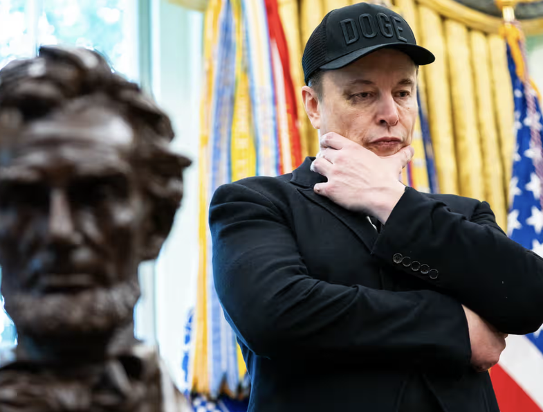 Elon Musk pendohet për disa nga postimet për Donald Trump: